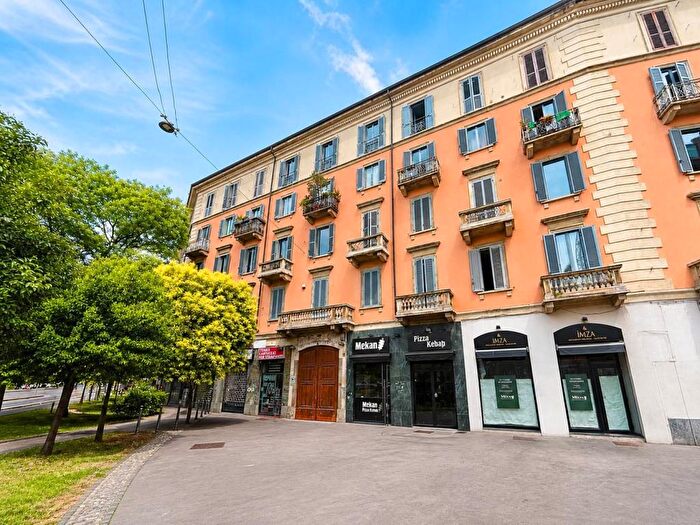 Appartamento trilocale in affitto in Piazzale Antonio Baiamonti, Garibaldi Corso Como, Milano