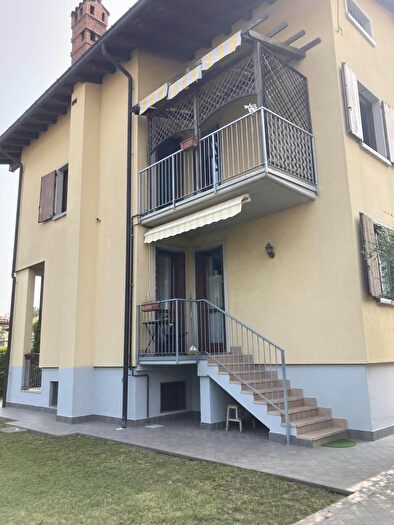Casa con 7 locali in vendita in Stezzano