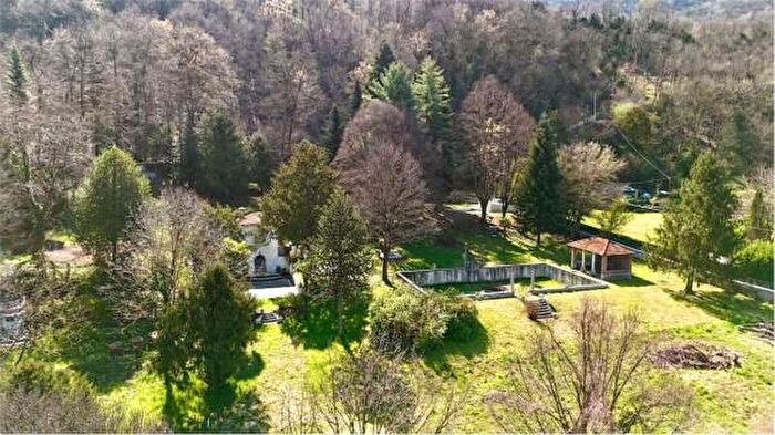 Casa bilocale in vendita in Via Valle Verde, Cuvio