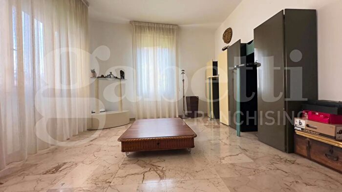 Appartamento con 10 locali in vendita in Via Murri, Bologna