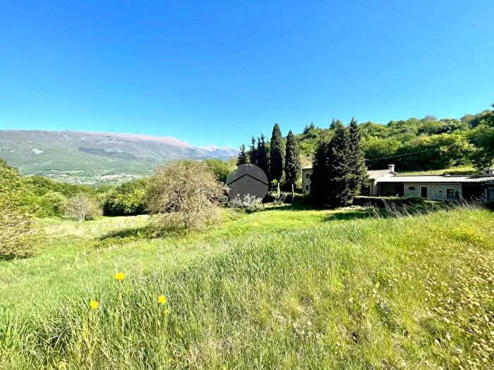 Casa con 5 locali in vendita in Località Pozza Gallet, Caprino Veronese