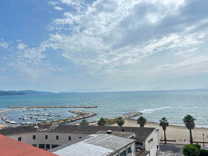 Appartamento con 5 locali in vendita in Via Giacomelli, Follonica