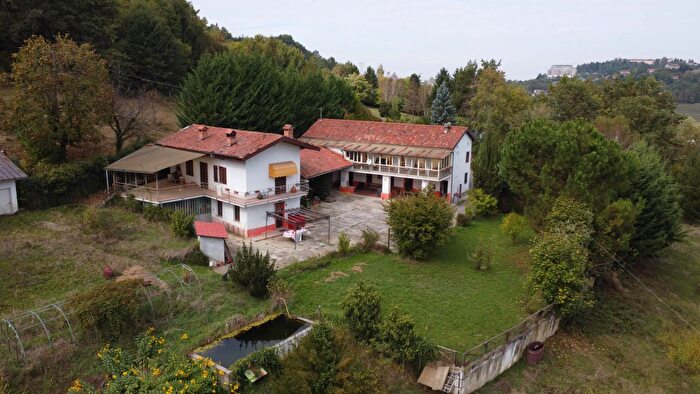 Casa con 10 locali in vendita in Strada della Galla, Mondovi