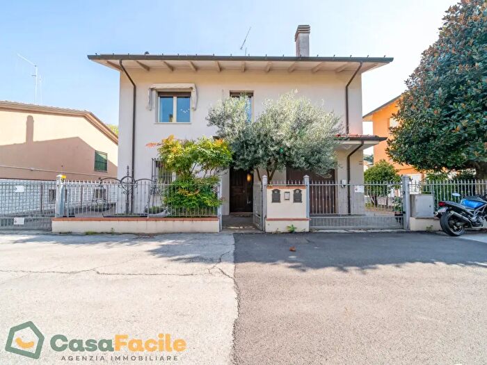 Casa con 5 locali in vendita in Cesena