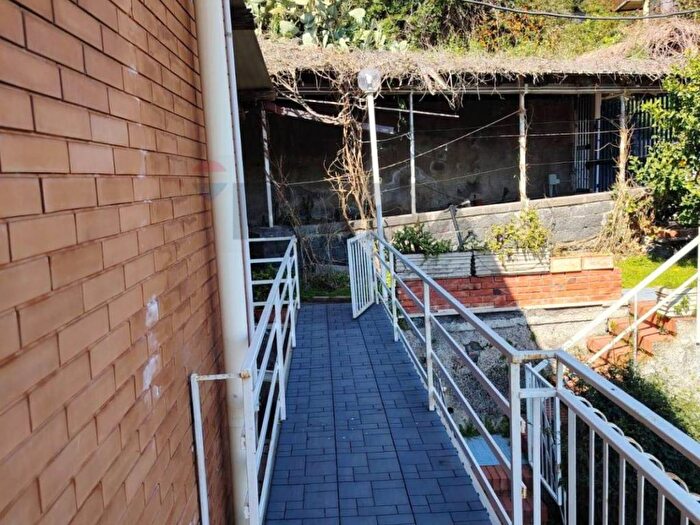 Appartamento trilocale in affitto in VIA LIVORNO, Centro, Aci Castello