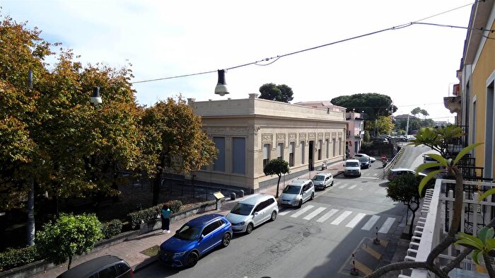 Casa quadrilocale in vendita in Riposto