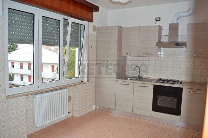 Appartamento con 6 locali in affitto in Via Duomo, Montecchio Maggiore