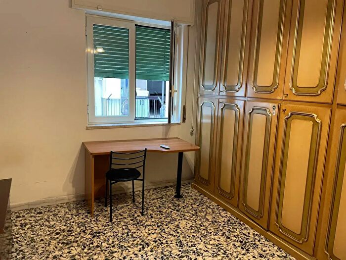 Appartamento trilocale in affitto in Vico dei Zuroli, Napoli