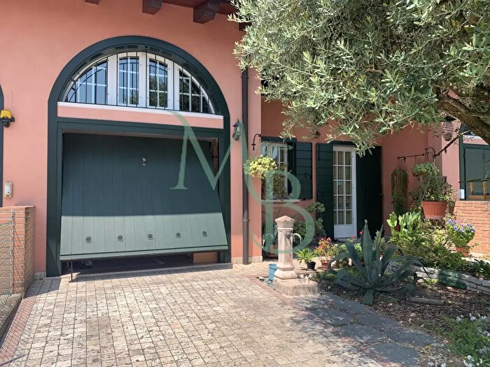 Casa con 5 locali in vendita in Camposampiero Via C Pavese, Camposampiero