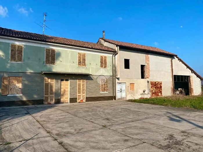 Casa con 9 locali in vendita in Via Mezzo Vecchio, Isola SantAntonio