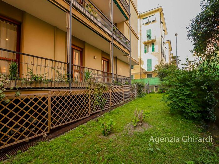 Appartamento trilocale in affitto in via Casimiro Corradi, Sestri Ponente, Genova
