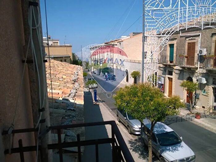 Casa con 5 locali in vendita in Chiaramonte Gulfi