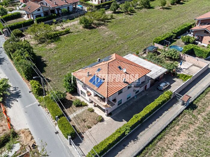 Casa con 8 locali in vendita in Via Peroldrado, Caprie