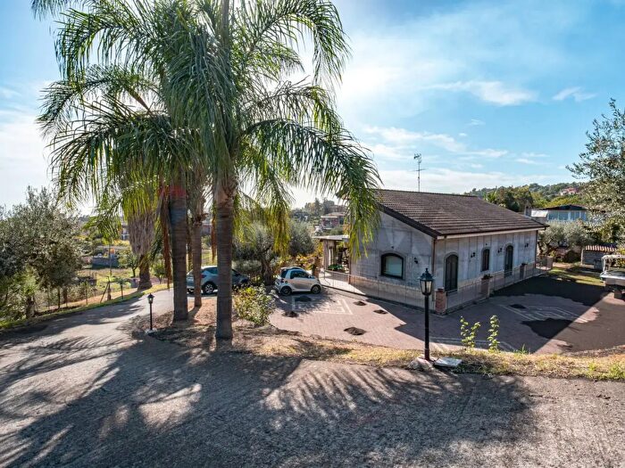 Casa con 5 locali in vendita in Via Duccio Galimberti, Santa Venerina