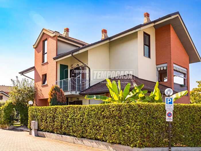 Appartamento con 5 locali in vendita in Via Mazze', Chivasso