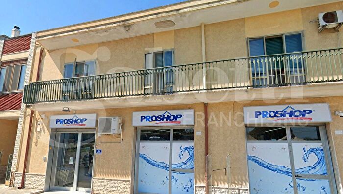 Casa con 10 locali in vendita in Via Ercole dIppolito, Latiano