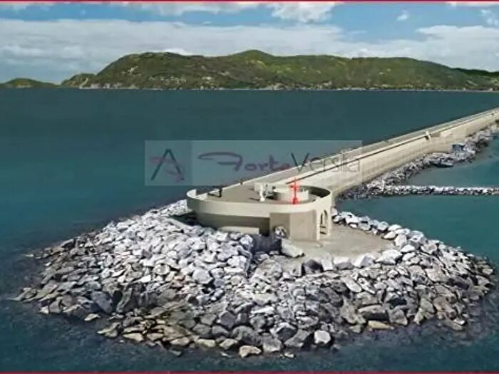 Appartamento con 5 locali in vendita in Via delle Pinete, Carrara