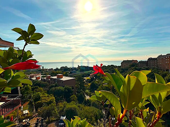 Appartamento con 7 locali in vendita in Via Fratelli Grondona, Savona