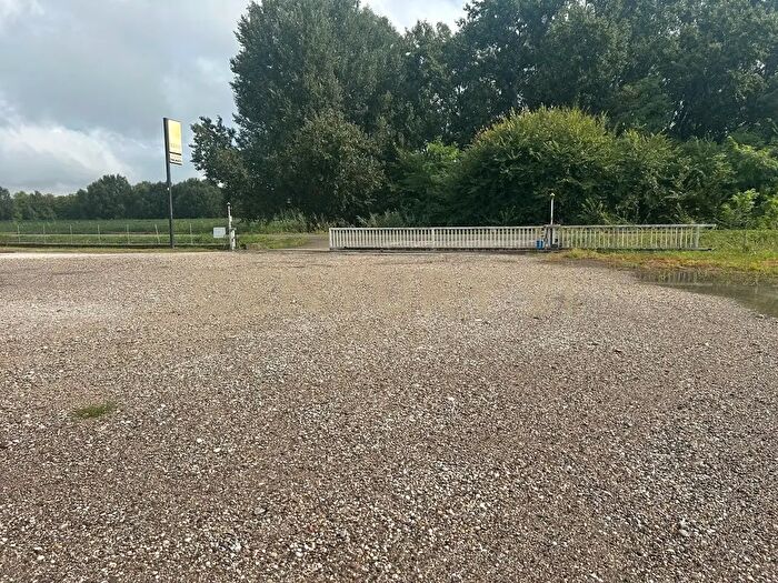 Appartamento con 10 locali in vendita in Strada Ostigliese, Roncoferraro