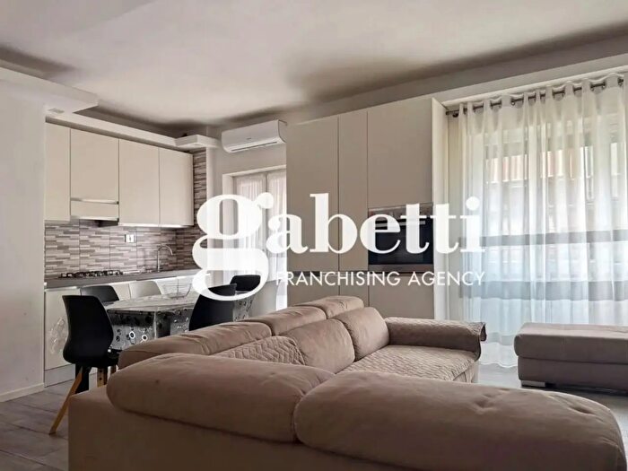 Appartamento trilocale in vendita in Viale della Serenissima, Roma