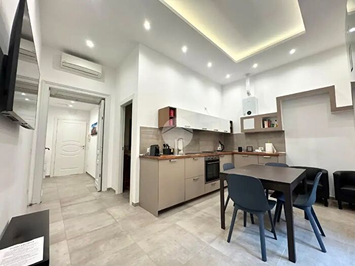 Appartamento con 6 locali in vendita in Via Silvio Spaventa, Napoli