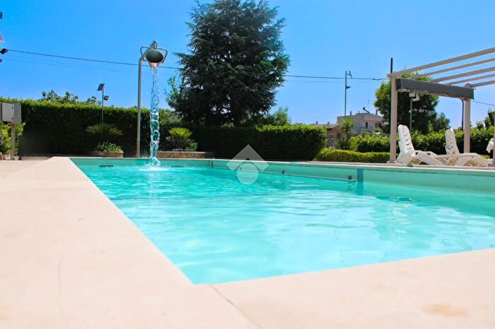 Casa con 7 locali in vendita in Strada Comunale Corcione, Putignano