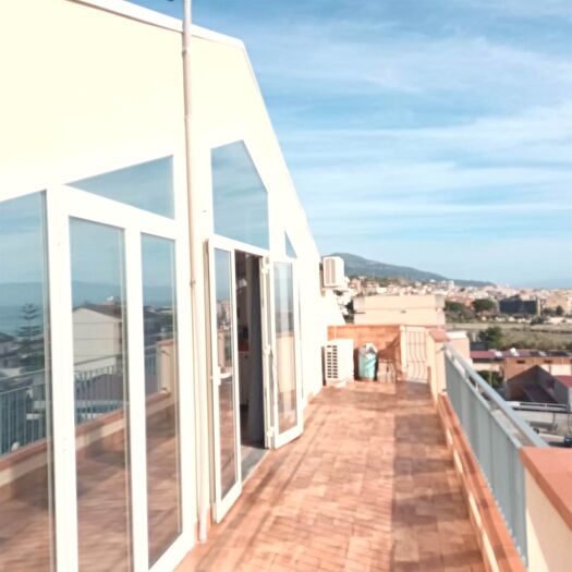 Appartamento con 6 locali in vendita in Via Regina Margherita, Santa Teresa Di Riva