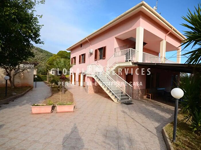 Casa con 10 locali in vendita in Arenosu, Alghero