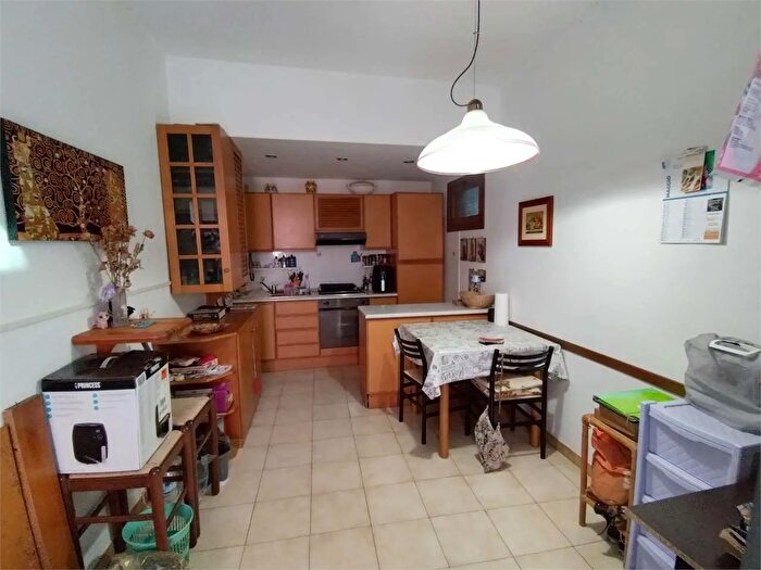 Casa quadrilocale in vendita in Luni