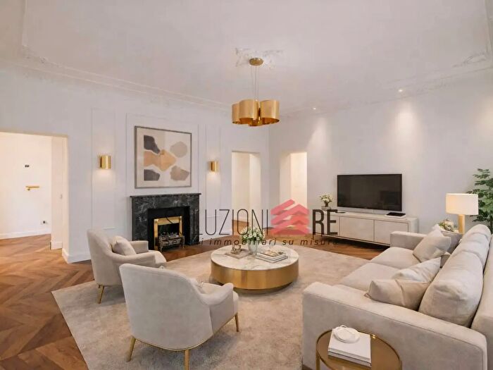 Appartamento quadrilocale in vendita in Via Greppi, Novara