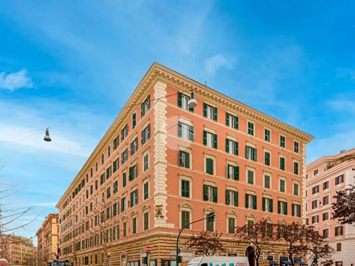 Appartamento trilocale in vendita in Via Cola di Rienzo, Roma