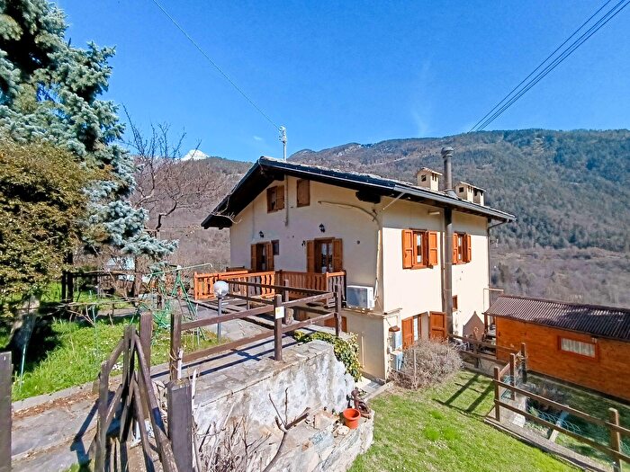 Casa con 5 locali in vendita in Cerian, Antey Saint Andre
