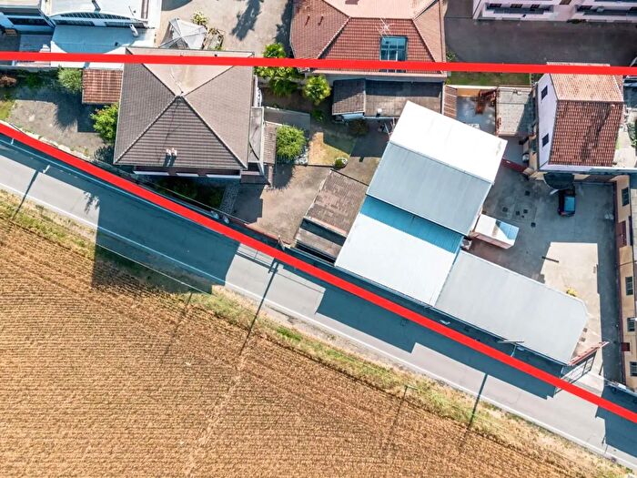 Casa con 15 locali in vendita in Via Trieste, Castano Primo