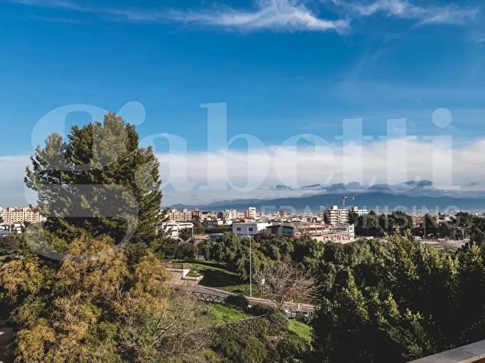 Appartamento con 5 locali in vendita in Via Koch Sn, Cagliari