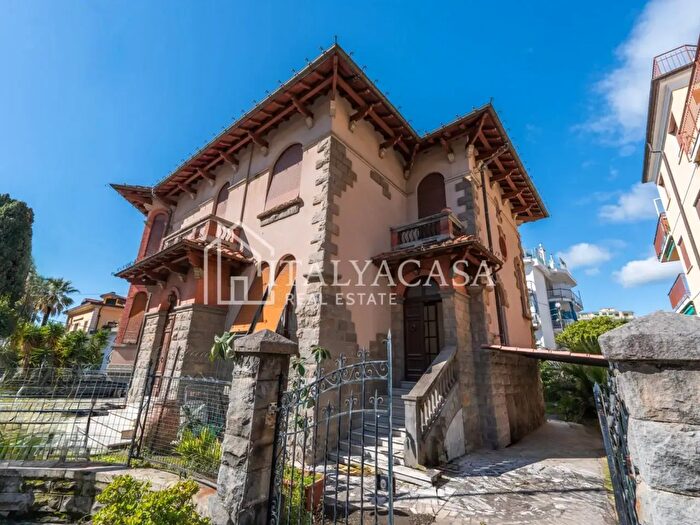 Appartamento bilocale in vendita in Via Marinella, Sanremo