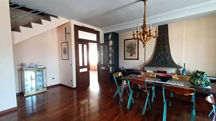 Casa con 6 locali in vendita in Treia
