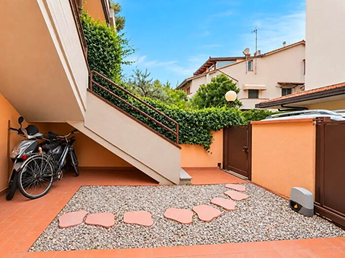 Casa con 7 locali in vendita in Via delle Viole, Campi Bisenzio