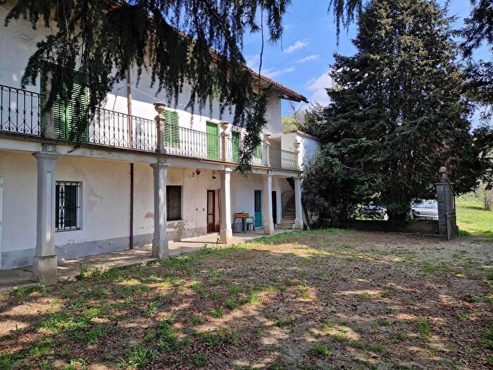 Casa con 10 locali in vendita in Strada Giacotino, Bollengo