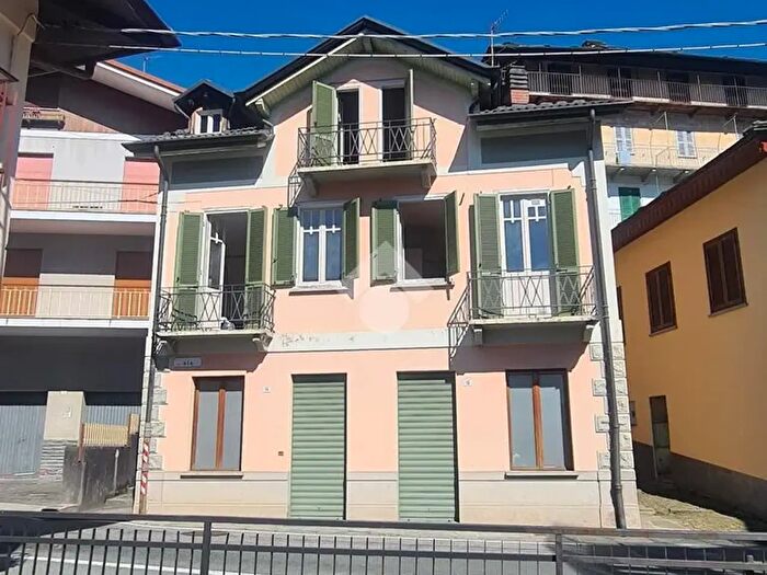 Casa con 6 locali in vendita in Via Ala, Ceres