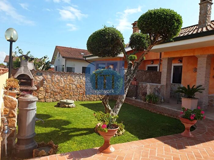 Casa con 5 locali in vendita in Via Nuoro, Ardea