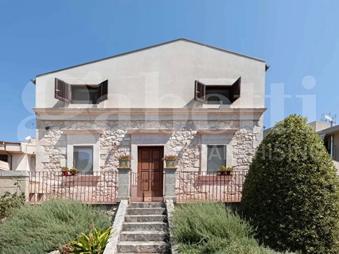 Casa con 11 locali in vendita in Via Livatino, Ragusa