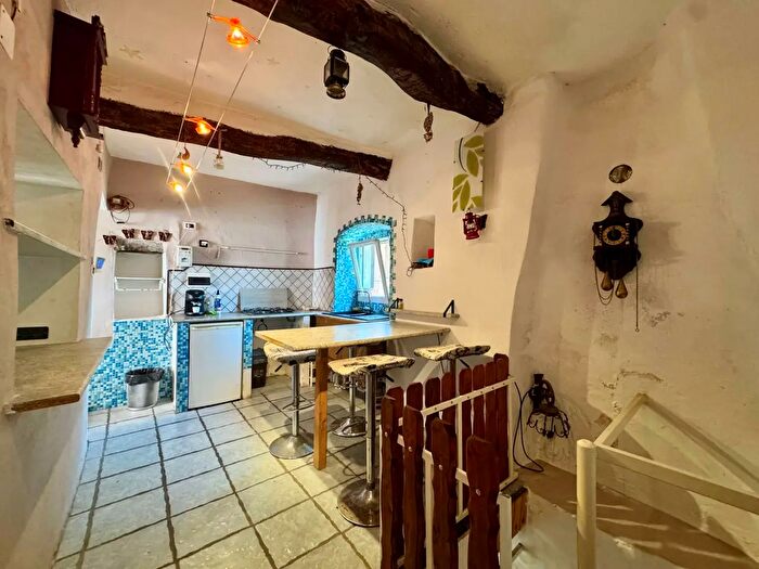 Appartamento quadrilocale in vendita in Via Dottor Giovanni Battista Novaro, Chiusanico