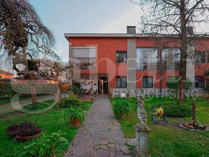 Appartamento con 6 locali in vendita in Via Fosse Ardeatine, Castel Maggiore