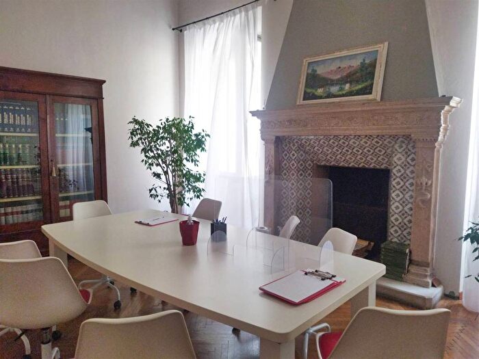 Appartamento con 6 locali in affitto in Loggia Garibaldi, Brescia