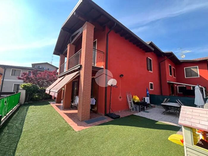 Casa trilocale in vendita in Piazza San Siro, Castel Mella