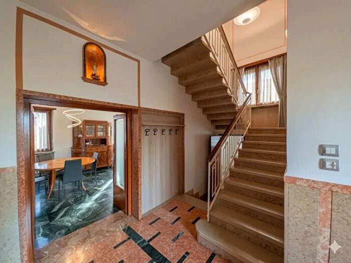 Casa con 5 locali in vendita in Via Marconi, Grezzana