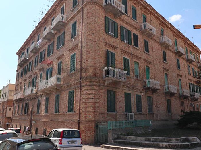 Appartamento con 6 locali in affitto in Centro, Matera