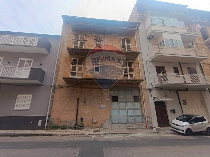 Casa trilocale in vendita in Via Ferdinando Magellano, Favara