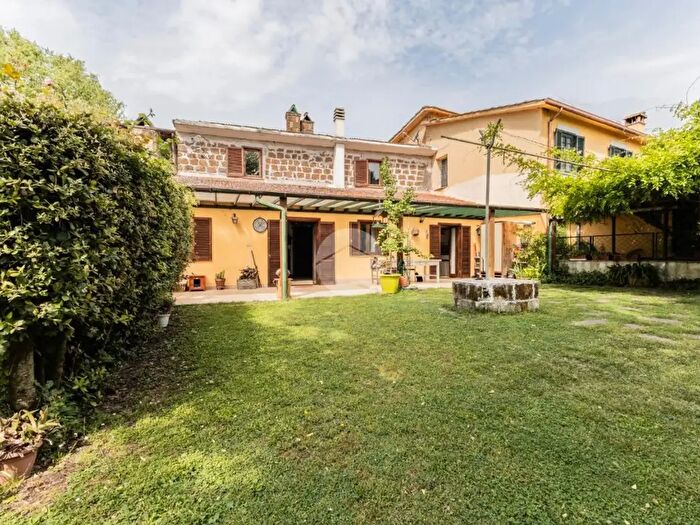 Casa quadrilocale in vendita in Via Casale, Nepi