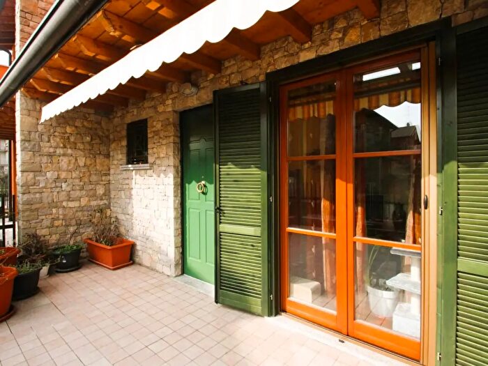 Casa con 5 locali in vendita in Via Bruno Locatelli, Brembate Di Sopra